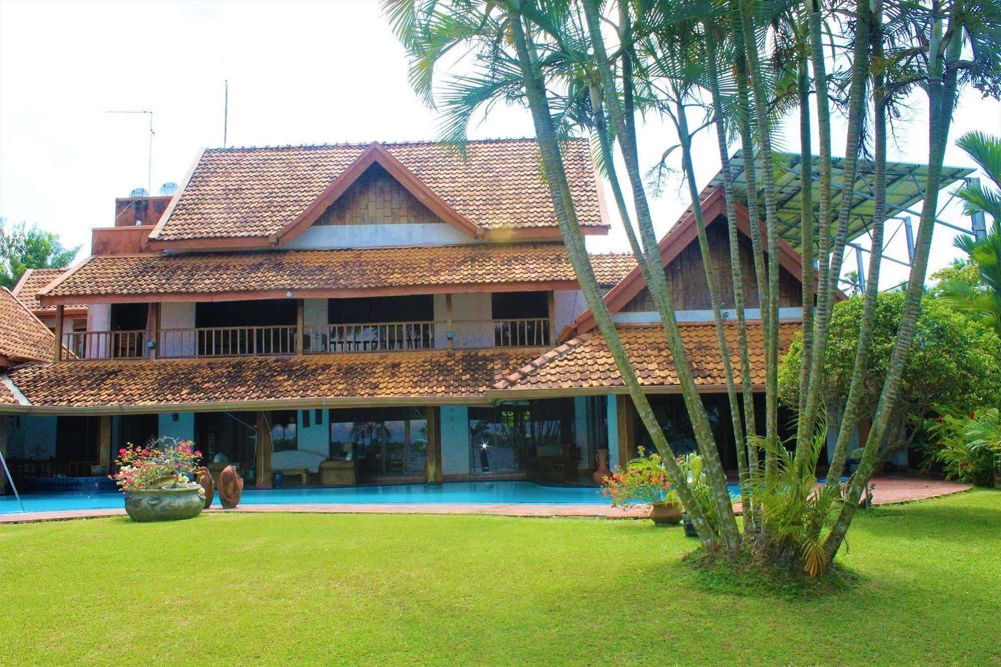 Blue Water Villa ピリヤンダラ エクステリア 写真