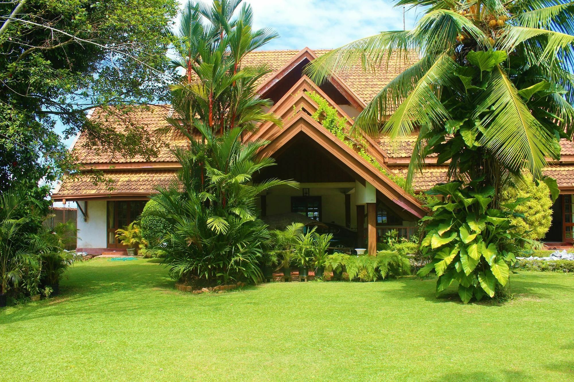 Blue Water Villa ピリヤンダラ エクステリア 写真